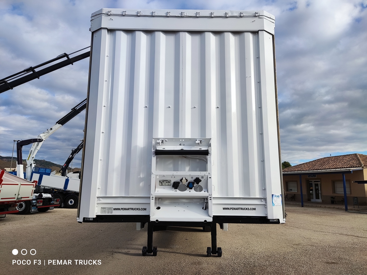 KRONE SD TAUTLINER - Semi-remorque rideaux coulissants: photos 2 KRONE SD TAUTLINER - Semi-remorque rideaux coulissants: photos 2