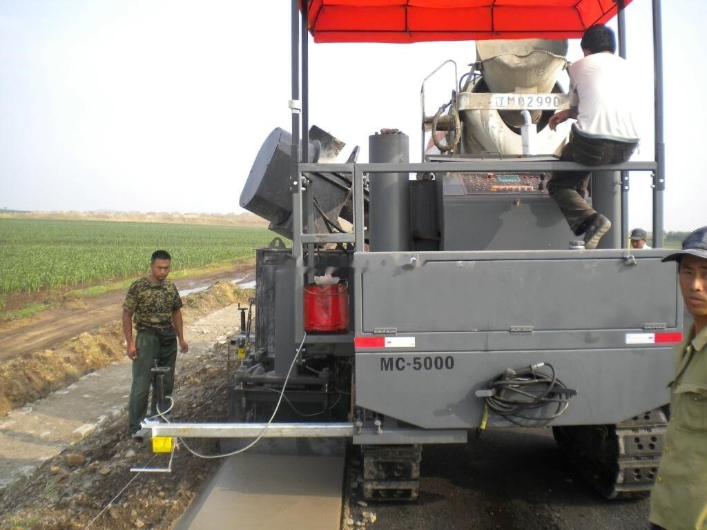 Kinglink MC5000 Concrete slipform paver for road ditch and gutter - Machine à coffrage glissant: photos 1 Kinglink MC5000 Concrete slipform paver for road ditch and gutter - Machine à coffrage glissant: photos 1