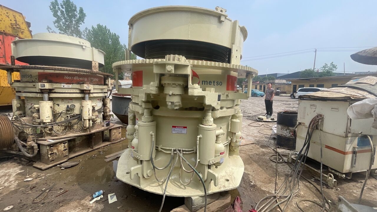 Metso HP300 - Concasseur à cône: photos 4 Metso HP300 - Concasseur à cône: photos 4