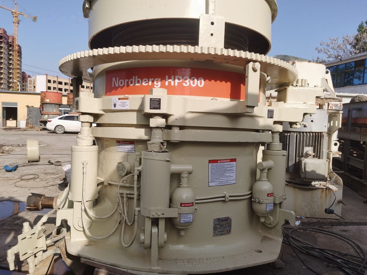Metso HP300 - Concasseur à cône: photos 1 Metso HP300 - Concasseur à cône: photos 1