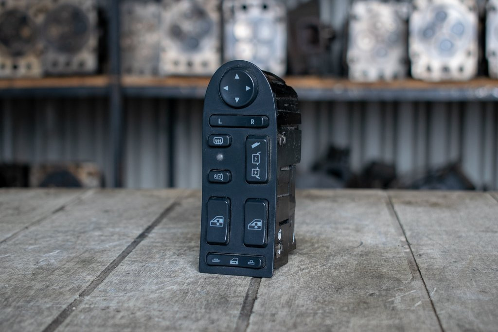 MAN TGA POWER WINDOW SWITCH - DRIVER - Système électrique pour Camion: photos 1 MAN TGA POWER WINDOW SWITCH - DRIVER - Système électrique pour Camion: photos 1