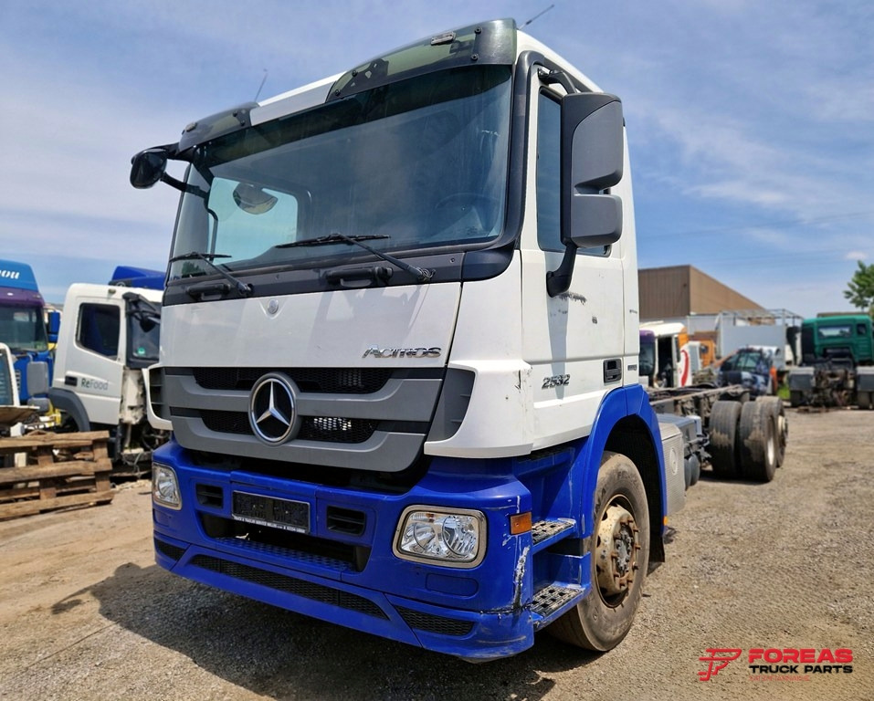 MERCEDES ACTROS MP3 SMALL WHITE - Cabine: photos 1 MERCEDES ACTROS MP3 SMALL WHITE - Cabine: photos 1