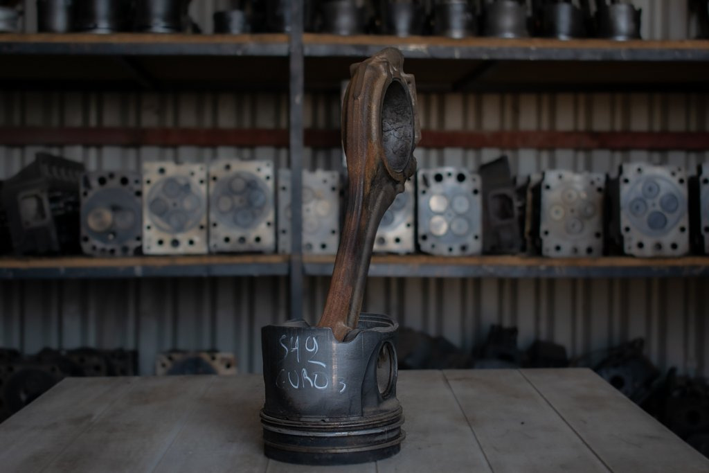 MERCEDES-BENZ ACTROS 8 CYLINDER WITH ENGINE CODE OM542 - EURO V - Bielle pour Camion: photos 1 MERCEDES-BENZ ACTROS 8 CYLINDER WITH ENGINE CODE OM542 - EURO V - Bielle pour Camion: photos 1