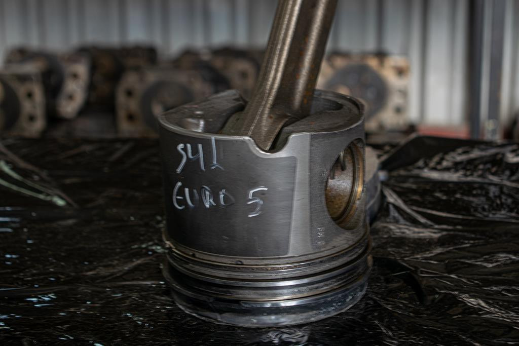 MERCEDES-BENZ ACTROS EURO V PISTON WITH CONNECTING ROD FOR ENGINE CODE ΟΜ 541 - Bielle pour Camion: photos 2 MERCEDES-BENZ ACTROS EURO V PISTON WITH CONNECTING ROD FOR ENGINE CODE ΟΜ 541 - Bielle pour Camion: photos 2