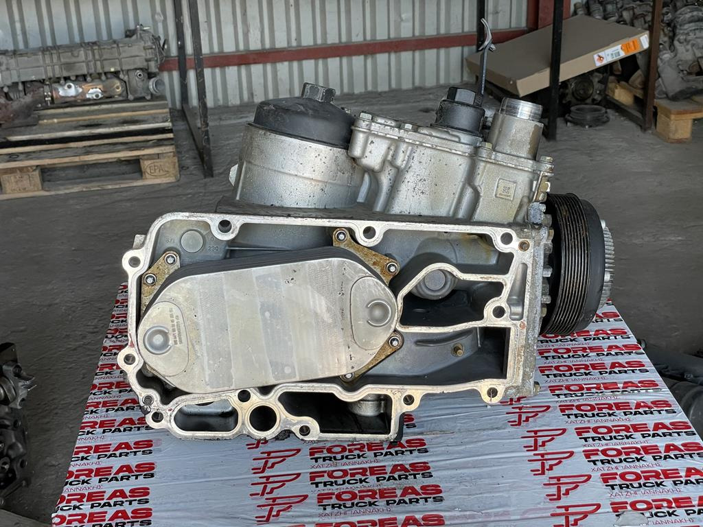 Radiateur d'huile pour Camion MERCEDES-BENZ ACTROS MP4: photos 6