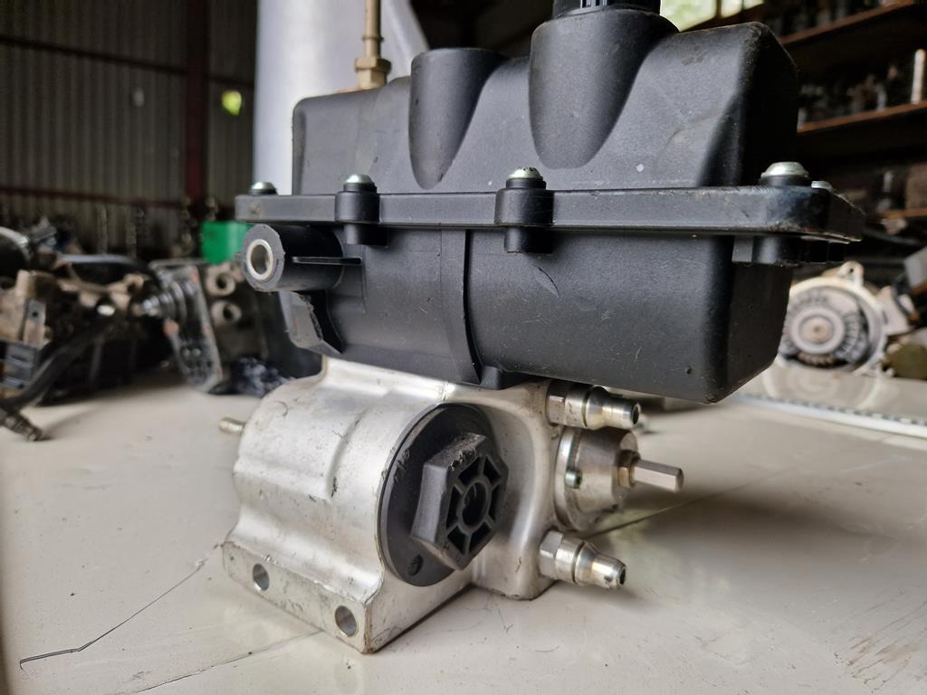 MERCEDES-BENZ ADBLUE SUPPLY PUMP FOR ATEGO - ACTROS - A 000 140 1578 ΚΑΙΝΟΥΡΓΙΑ - Système d'échappement pour Camion: photos 1 MERCEDES-BENZ ADBLUE SUPPLY PUMP FOR ATEGO - ACTROS - A 000 140 1578 ΚΑΙΝΟΥΡΓΙΑ - Système d'échappement pour Camion: photos 1