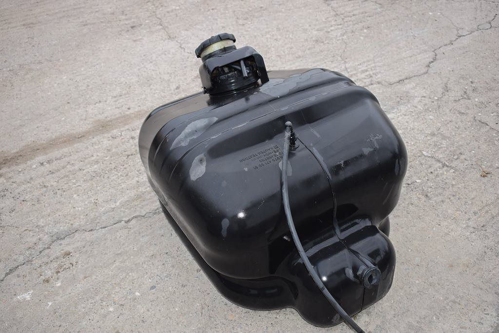 MERCEDES-BENZ ATEGO - 90lt - Réservoir de carburant pour Camion: photos 3 MERCEDES-BENZ ATEGO - 90lt - Réservoir de carburant pour Camion: photos 3