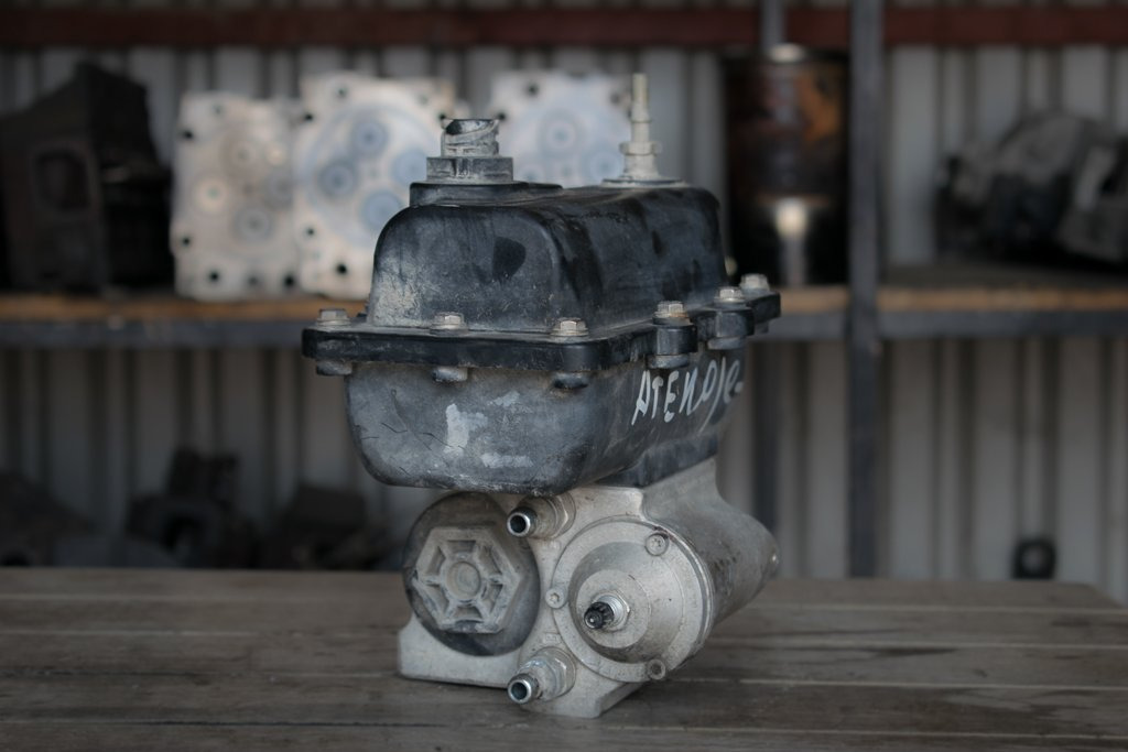 MERCEDES-BENZ PUMP - ADBLUE FUEL INJECTION UNIT FOR ATEGO - ACTROS - Système d'échappement pour Camion: photos 2 MERCEDES-BENZ PUMP - ADBLUE FUEL INJECTION UNIT FOR ATEGO - ACTROS - Système d'échappement pour Camion: photos 2