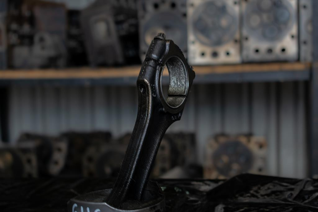 MERCEDES-BENZ SPRINTER 4CYLINDER WITH ENGINE CODE OM 646 - Bielle pour Camion: photos 1 MERCEDES-BENZ SPRINTER 4CYLINDER WITH ENGINE CODE OM 646 - Bielle pour Camion: photos 1