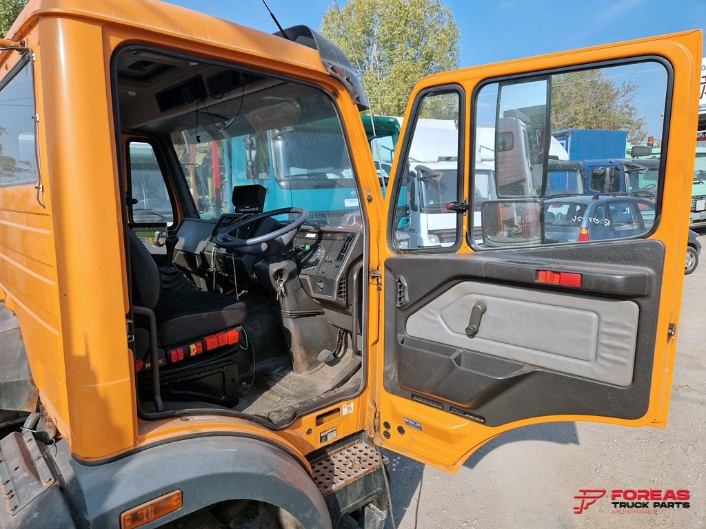 MERCEDES SK - SMALL - RIGHT HAND DRIVE - Cabine: photos 5 MERCEDES SK - SMALL - RIGHT HAND DRIVE - Cabine: photos 5