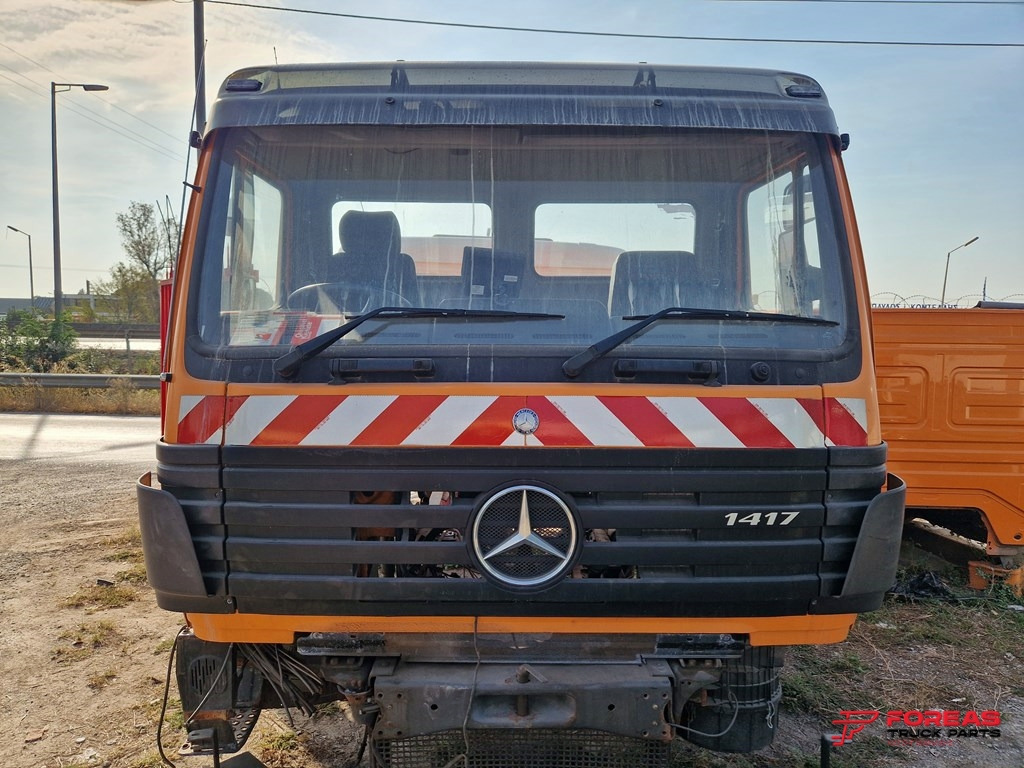 MERCEDES SK - SMALL - RIGHT HAND DRIVE - Cabine: photos 3 MERCEDES SK - SMALL - RIGHT HAND DRIVE - Cabine: photos 3