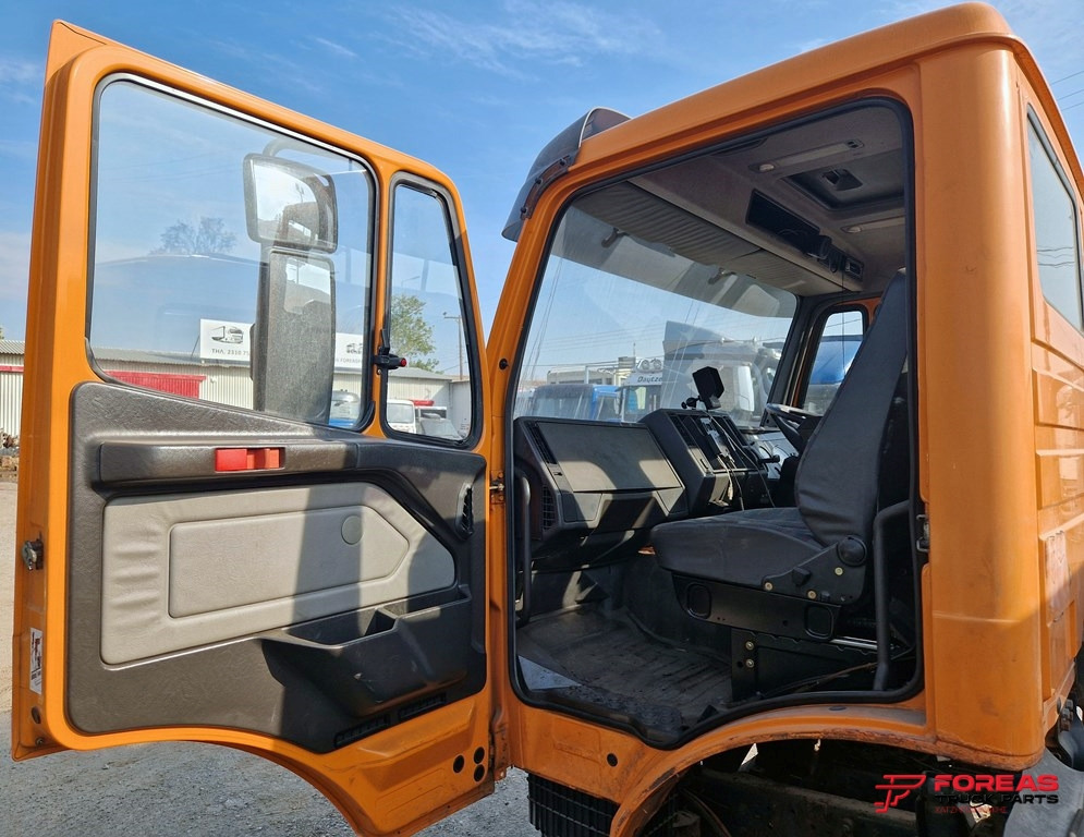 MERCEDES SK - SMALL - RIGHT HAND DRIVE - Cabine: photos 2 MERCEDES SK - SMALL - RIGHT HAND DRIVE - Cabine: photos 2