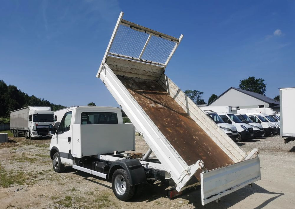 Iveco Daily 35C15 Kiper 3.0 - 150KM wywrotka Hak Bliźniak blokada mostu Klima - Utilitaire benne: photos 3 Iveco Daily 35C15 Kiper 3.0 - 150KM wywrotka Hak Bliźniak blokada mostu Klima - Utilitaire benne: photos 3