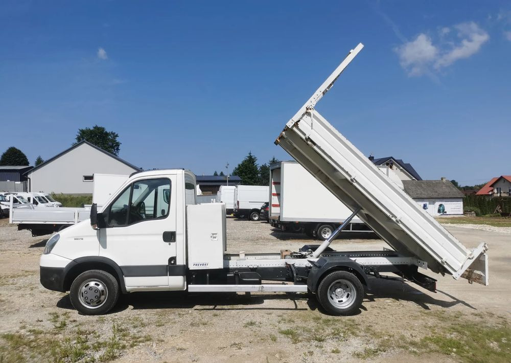 Iveco Daily 35C15 Kiper 3.0 - 150KM wywrotka Hak Bliźniak blokada mostu Klima - Utilitaire benne: photos 2 Iveco Daily 35C15 Kiper 3.0 - 150KM wywrotka Hak Bliźniak blokada mostu Klima - Utilitaire benne: photos 2