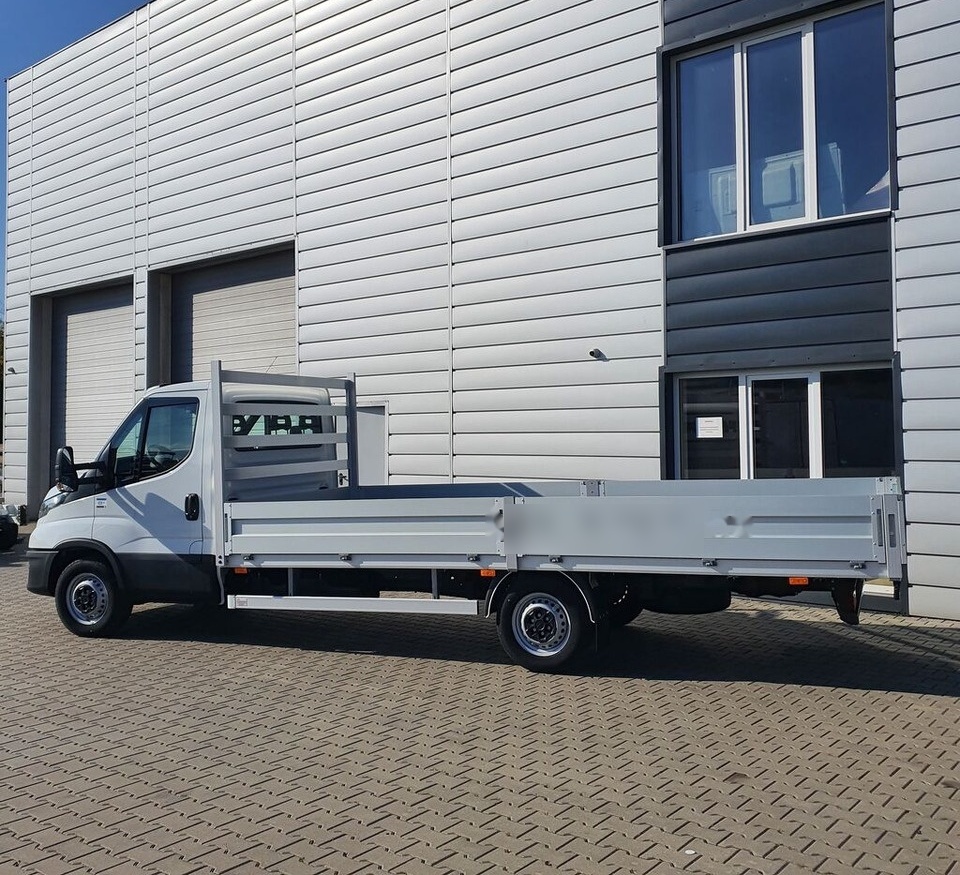 IVECO Daily 35S18 - Utilitaire plateau: photos 2 IVECO Daily 35S18 - Utilitaire plateau: photos 2