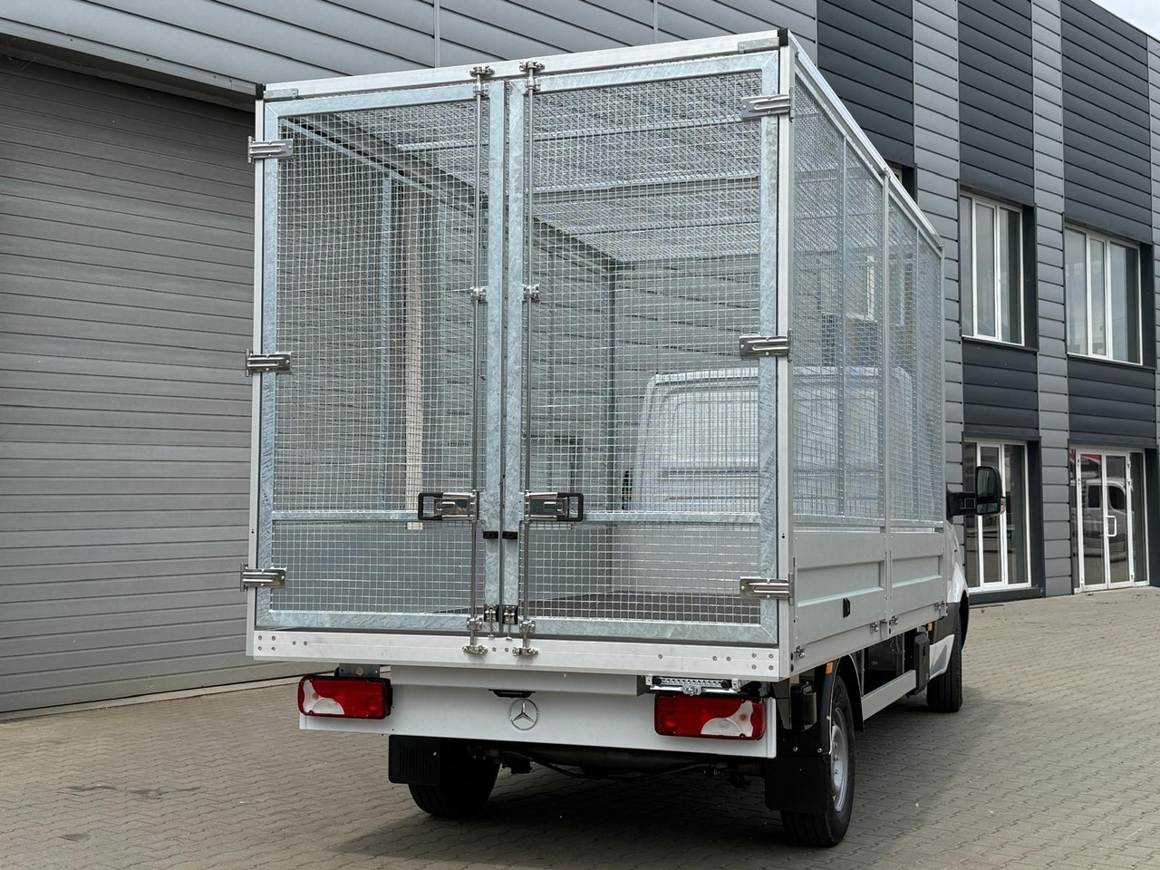 Mercedes eSprinter - Utilitaire plateau, Utilitaire électrique: photos 4 Mercedes eSprinter - Utilitaire plateau, Utilitaire électrique: photos 4