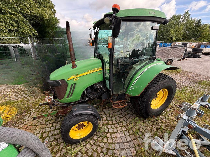 John Deere 4720 Kompakttraktor - Tracteur agricole: photos 1 John Deere 4720 Kompakttraktor - Tracteur agricole: photos 1