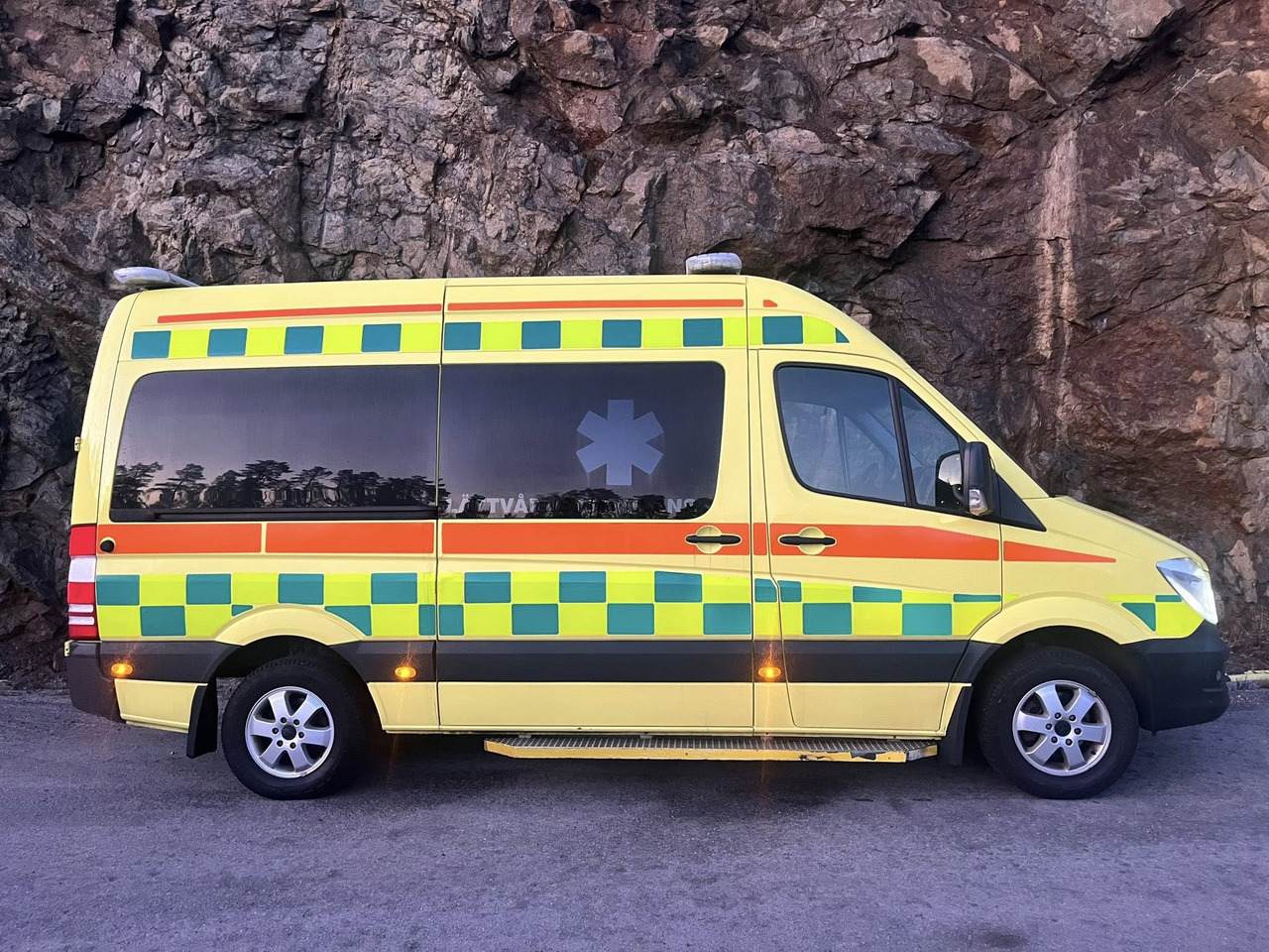 MERCEDES-BENZ Sprinter 319 - Light AMBULANCE / shvydka dopomo - RESERVERAD !! - Ambulance: photos 3 MERCEDES-BENZ Sprinter 319 - Light AMBULANCE / shvydka dopomo - RESERVERAD !! - Ambulance: photos 3