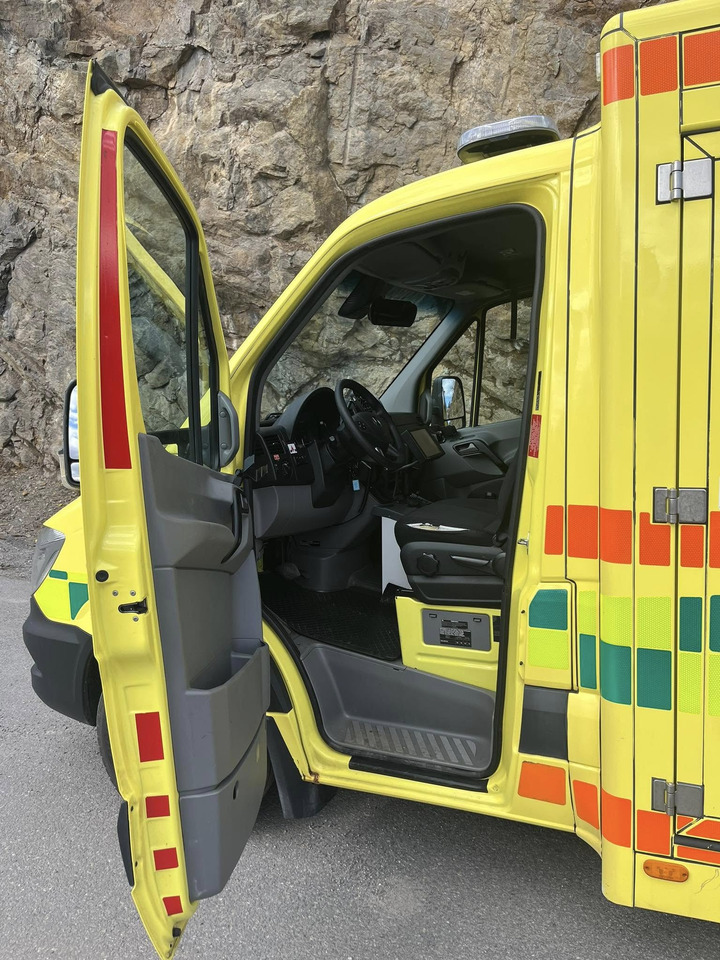 Mercedes-Benz Sprinter 319 - AMBULANCEBOX / Krankenwagen / ambulance - Ambulance: photos 3 Mercedes-Benz Sprinter 319 - AMBULANCEBOX / Krankenwagen / ambulance - Ambulance: photos 3