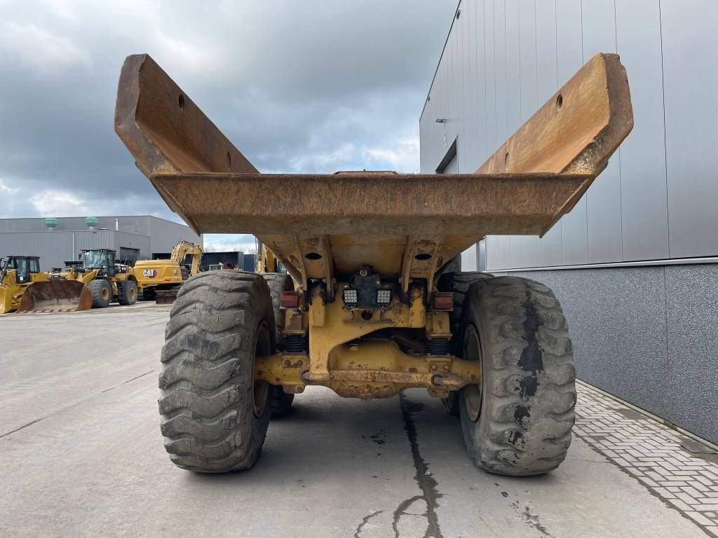 CAT 725 (CE certified - good working condition) - Tombereau articulé: photos 4 CAT 725 (CE certified - good working condition) - Tombereau articulé: photos 4
