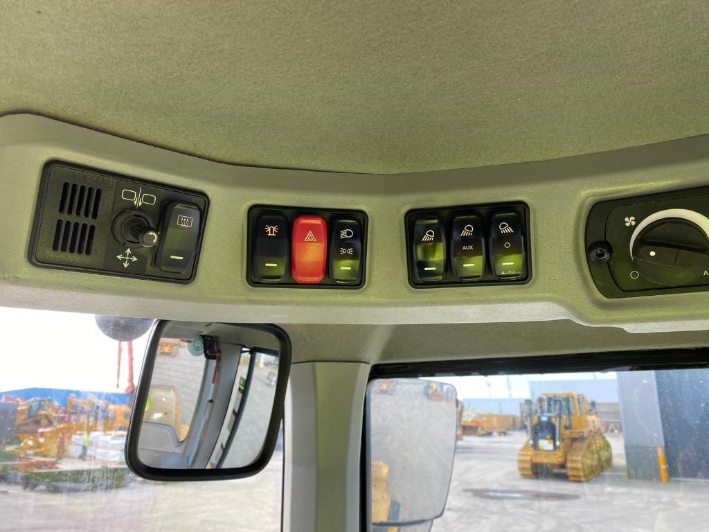 Chargeuse sur pneus CAT 938 M (Bucket + Forks): photos 15 Chargeuse sur pneus CAT 938 M (Bucket + Forks): photos 15