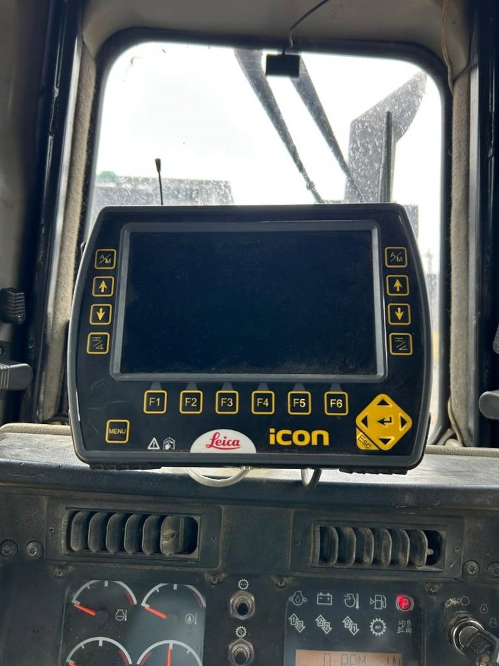 CAT D 7 R (Leica GPS / Under Preparation) - Bulldozer: photos 4 CAT D 7 R (Leica GPS / Under Preparation) - Bulldozer: photos 4
