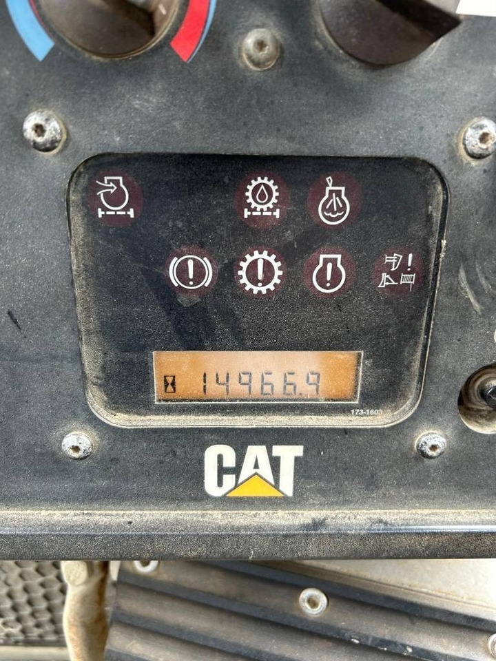 CAT D 7 R (Leica GPS / Under Preparation) - Bulldozer: photos 3 CAT D 7 R (Leica GPS / Under Preparation) - Bulldozer: photos 3