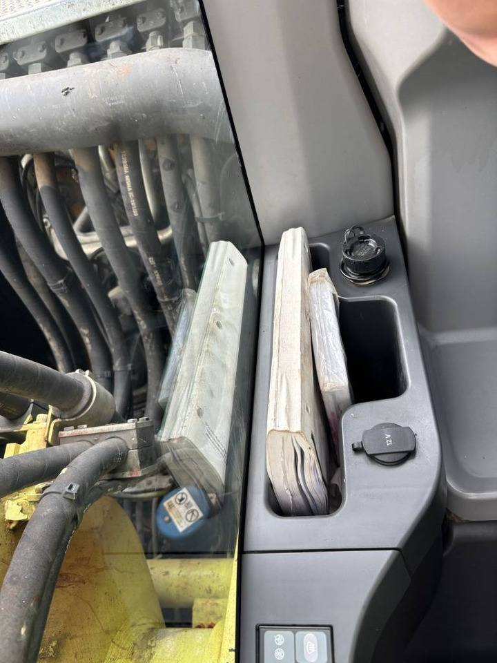 Pelle sur pneus CAT M 320 F: photos 15 Pelle sur pneus CAT M 320 F: photos 15