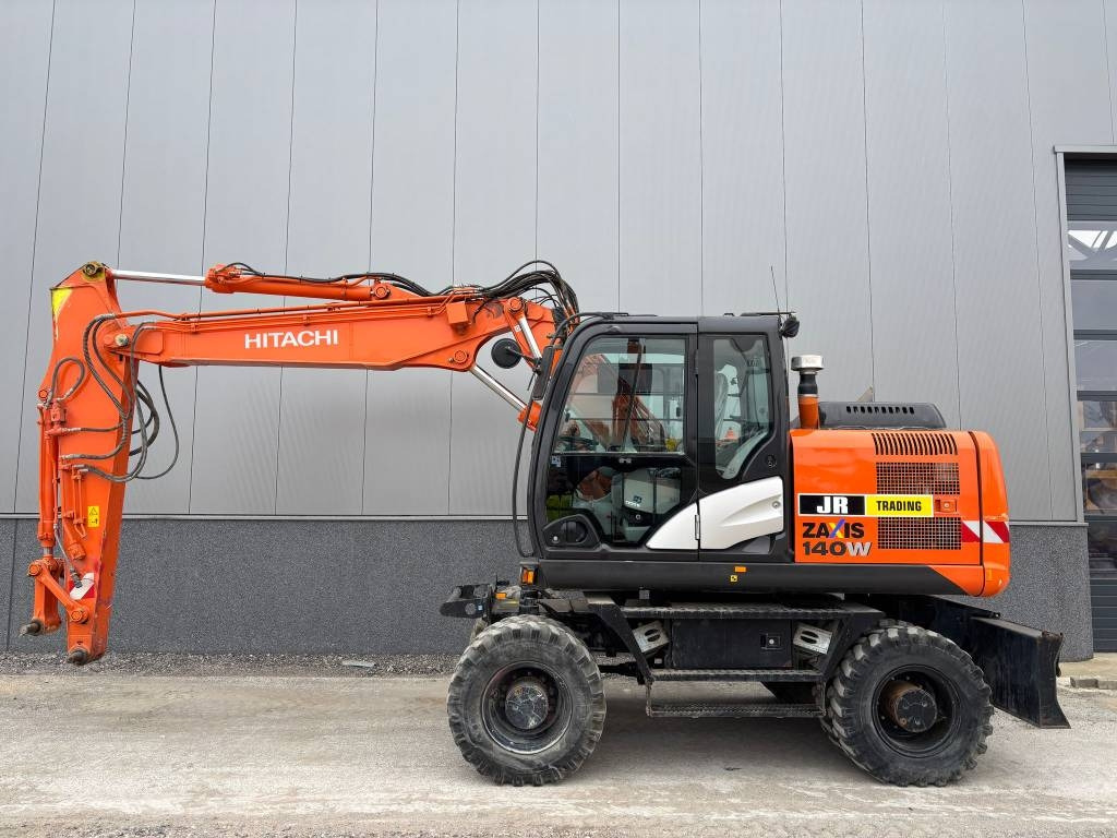Hitachi ZX 140 W-5B - Pelle sur pneus: photos 1 Hitachi ZX 140 W-5B - Pelle sur pneus: photos 1