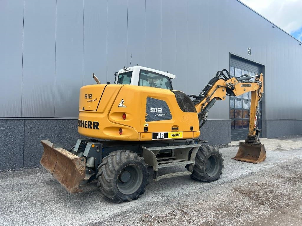 Liebherr A 912 Compact (2 Buckets) - Pelle sur pneus: photos 5 Liebherr A 912 Compact (2 Buckets) - Pelle sur pneus: photos 5