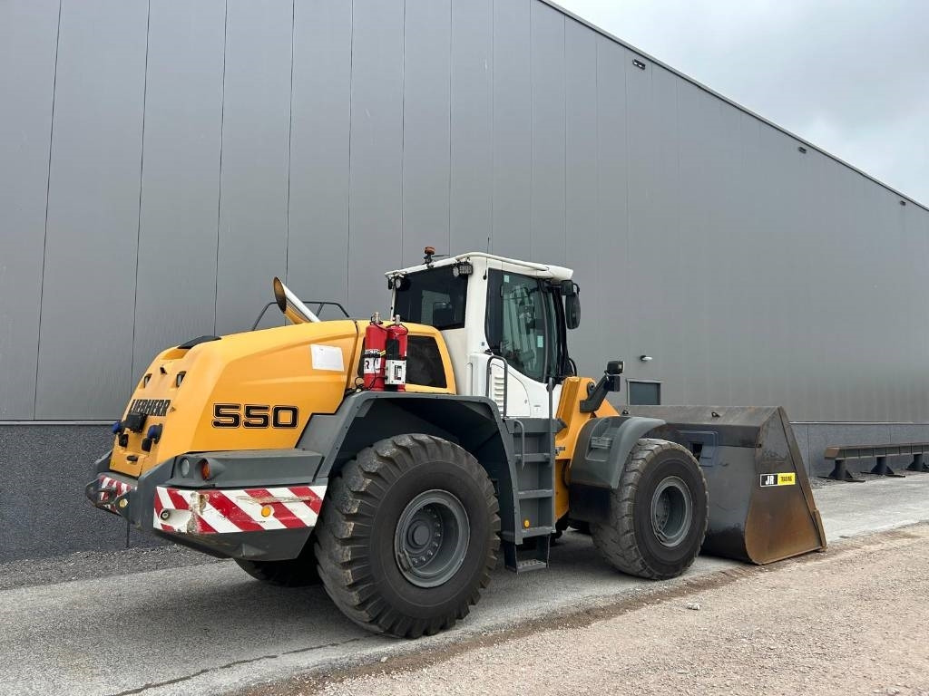 Liebherr L 550 (Comes with High-tip - Mit Hochkipper) - Chargeuse sur pneus: photos 5 Liebherr L 550 (Comes with High-tip - Mit Hochkipper) - Chargeuse sur pneus: photos 5