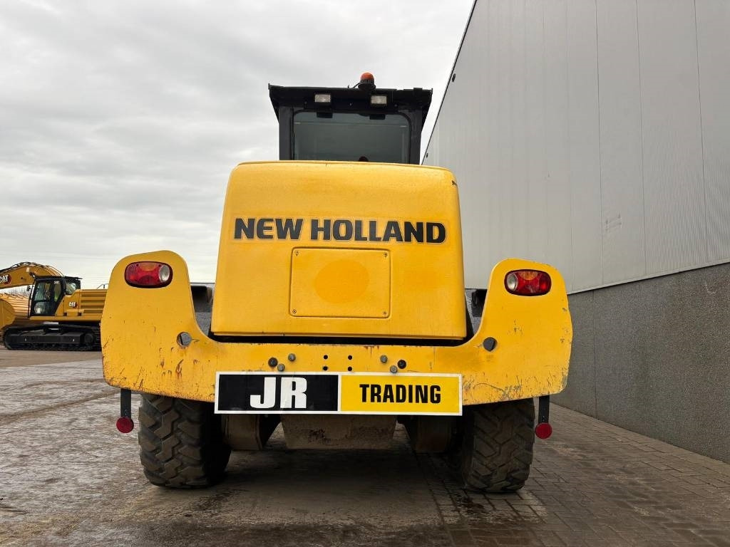 New Holland F 106.6 A - Niveleuse: photos 4 New Holland F 106.6 A - Niveleuse: photos 4