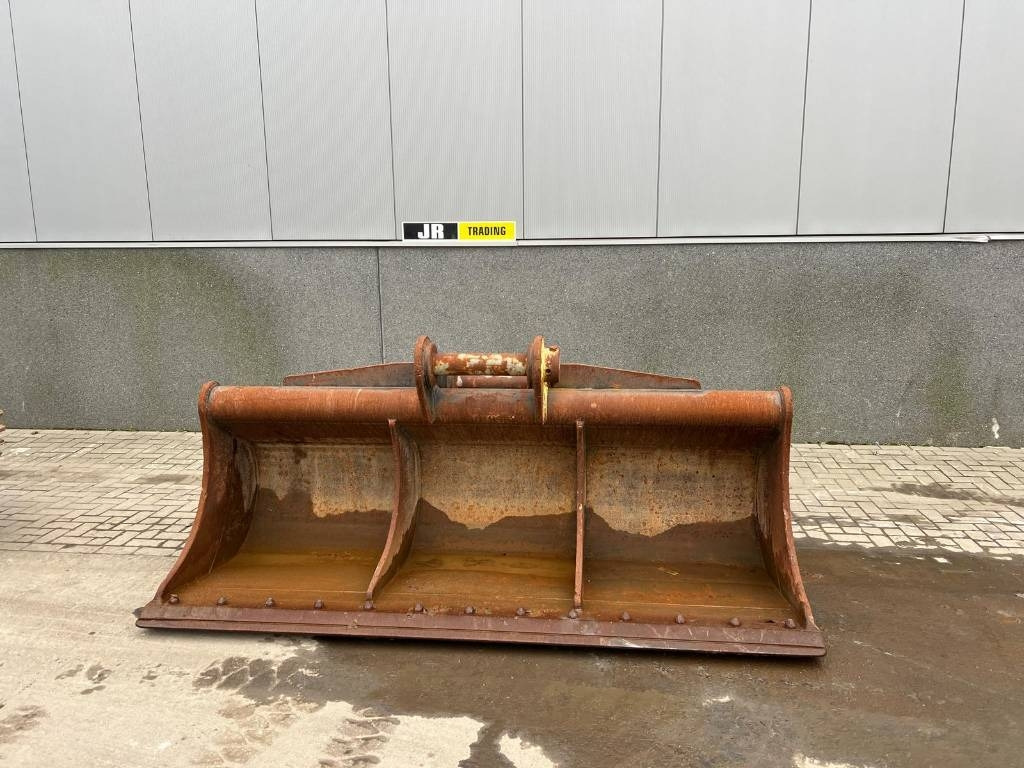 Volvo EC 480 E L coupler + bucket  - Godet pour Engins de chantier: photos 1 Volvo EC 480 E L coupler + bucket  - Godet pour Engins de chantier: photos 1