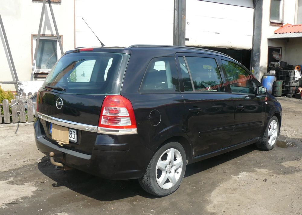 Opel Zafira 1.9 CDTI Cosmo - SUV: photos 4 Opel Zafira 1.9 CDTI Cosmo - SUV: photos 4