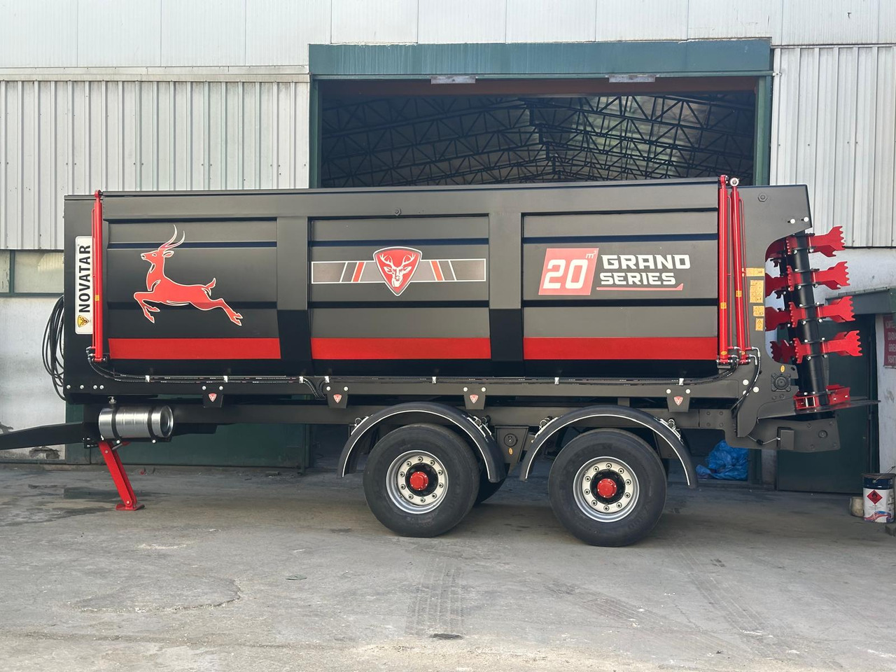 Novatar Manure Spreader Trailer 20 M3 - Epandeur à fumier: photos 3 Novatar Manure Spreader Trailer 20 M3 - Epandeur à fumier: photos 3