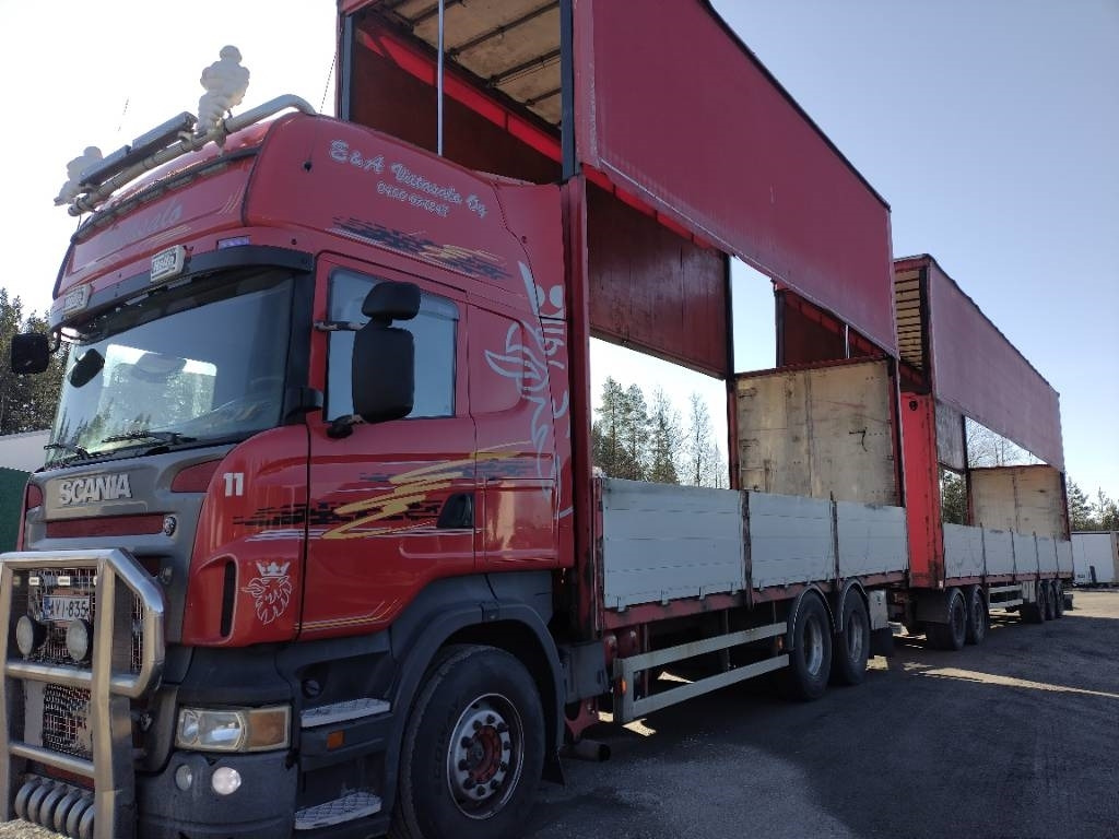 Scania Nousukapelli+Jyki kärry 3m sisäkork.liukukatot - Camion à rideaux coulissants: photos 1 Scania Nousukapelli+Jyki kärry 3m sisäkork.liukukatot - Camion à rideaux coulissants: photos 1