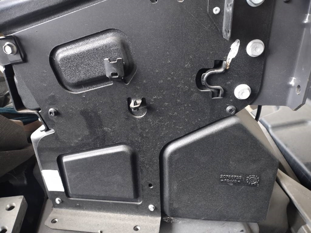 Volvo Adblue säiliö FL  - Frame/ Châssis pour Camion: photos 3 Volvo Adblue säiliö FL  - Frame/ Châssis pour Camion: photos 3