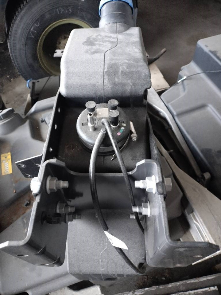 Volvo Adblue säiliö FL  - Frame/ Châssis pour Camion: photos 2 Volvo Adblue säiliö FL  - Frame/ Châssis pour Camion: photos 2