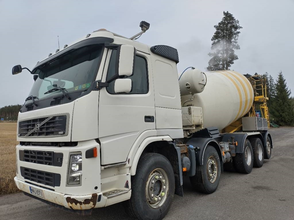 Volvo FM13 10*4 betoniauto,ränni - Camion malaxeur: photos 3 Volvo FM13 10*4 betoniauto,ränni - Camion malaxeur: photos 3