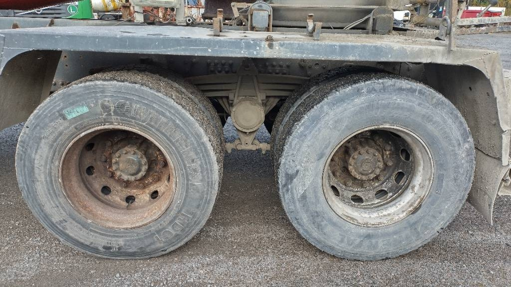 Volvo FM9 8x4 full steel,manual, mixer - Camion citerne: photos 5 Volvo FM9 8x4 full steel,manual, mixer - Camion citerne: photos 5