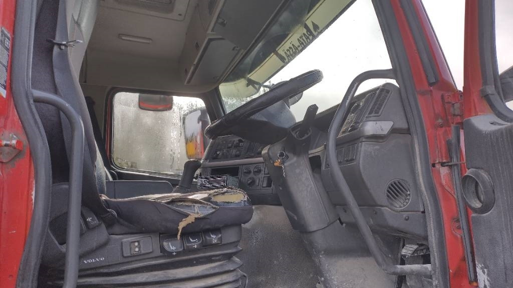 Camion citerne Volvo FM9 8x4 full steel,manual, mixer: photos 7 Camion citerne Volvo FM9 8x4 full steel,manual, mixer: photos 7