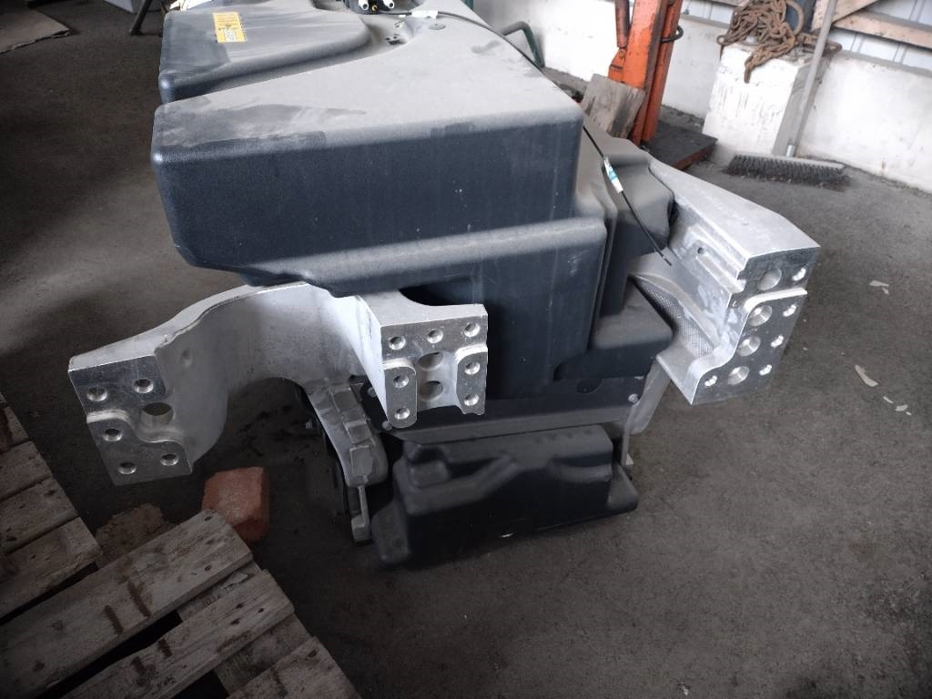 Volvo Polttoaine tankki 2+2 - Frame/ Châssis pour Camion: photos 4 Volvo Polttoaine tankki 2+2 - Frame/ Châssis pour Camion: photos 4
