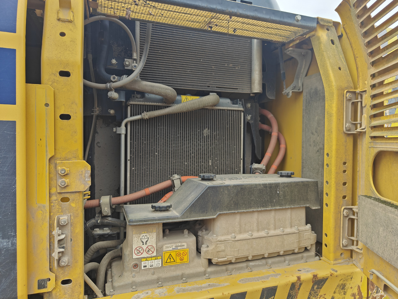 Pelle sur chenille KOMATSU HB 215LC-2: photos 18