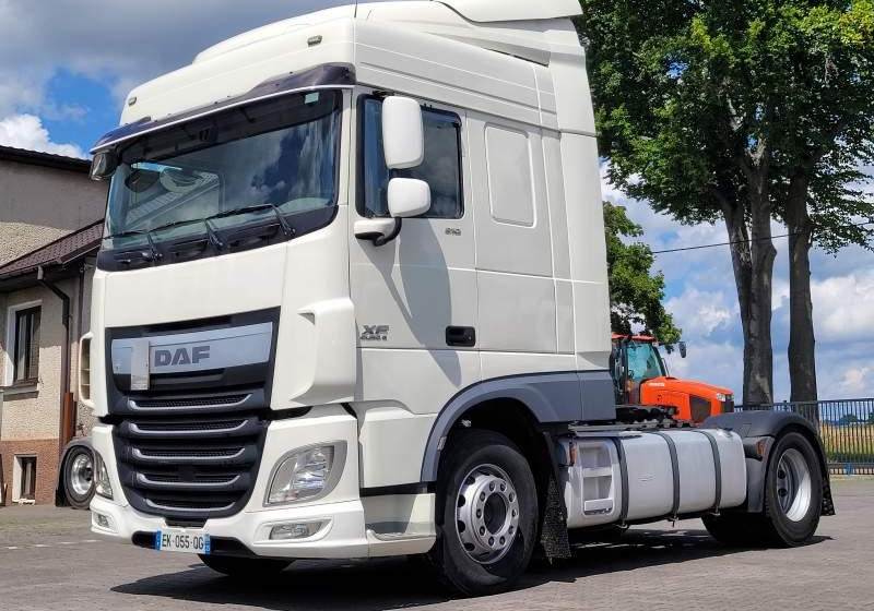 DAF XF510 SPACE CAB / SPROWADZONY / MANUAL / RETARDER - Tracteur routier: photos 1 DAF XF510 SPACE CAB / SPROWADZONY / MANUAL / RETARDER - Tracteur routier: photos 1