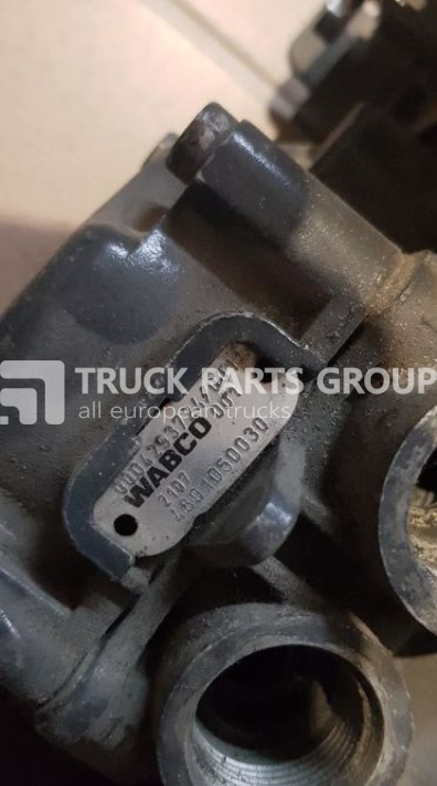 MERCEDES-BENZ Actros Axor MP2, MP3, EURO3, EURO5, axle gear modulator, rear ax crane - Valve de frein pour Camion: photos 2 MERCEDES-BENZ Actros Axor MP2, MP3, EURO3, EURO5, axle gear modulator, rear ax crane - Valve de frein pour Camion: photos 2