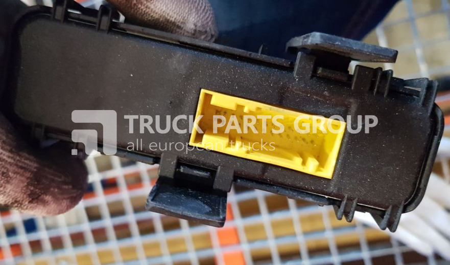 VOLVO FH4, EURO6 Renault T series Range, Gama MBYI control unit, 21926376, 22286187, 22282682, 28245692, HMIIOM human machine interface 28245692, 22282682, 21926375, 21669401, 22282682 - Bloc de gestion pour Camion: photos 4 VOLVO FH4, EURO6 Renault T series Range, Gama MBYI control unit, 21926376, 22286187, 22282682, 28245692, HMIIOM human machine interface 28245692, 22282682, 21926375, 21669401, 22282682 - Bloc de gestion pour Camion: photos 4