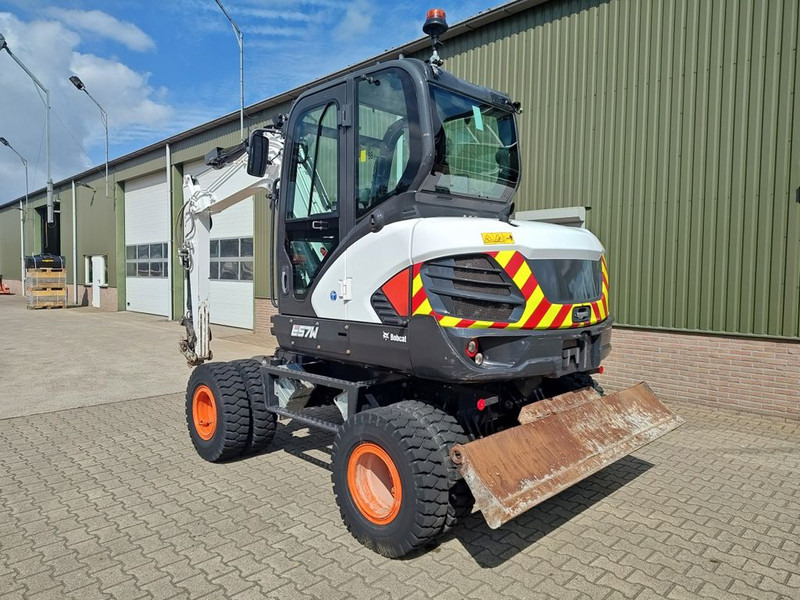 Bobcat E57W - Pelle sur pneus: photos 2 Bobcat E57W - Pelle sur pneus: photos 2