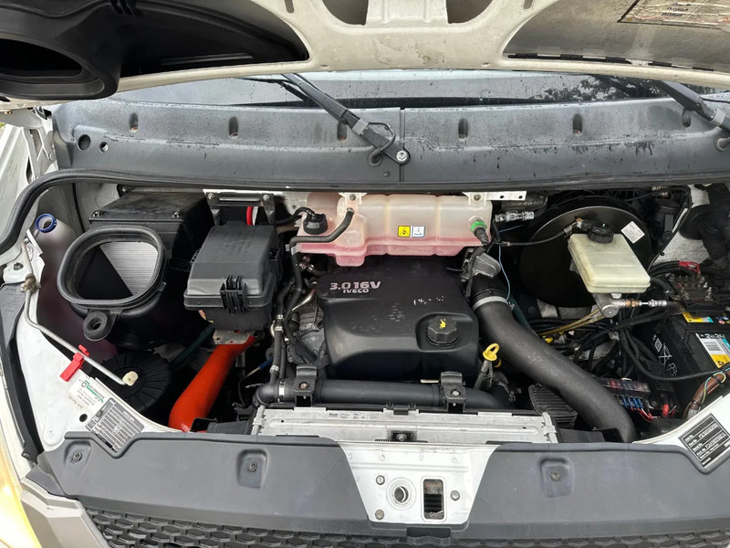 Iveco Daily 35C17 BE TREKKER 12T COMBI MET VELDHUIZEN SDO TRAILER 2008 / EURO 5 / 3 PERS. - Tracteur routier: photos 4 Iveco Daily 35C17 BE TREKKER 12T COMBI MET VELDHUIZEN SDO TRAILER 2008 / EURO 5 / 3 PERS. - Tracteur routier: photos 4