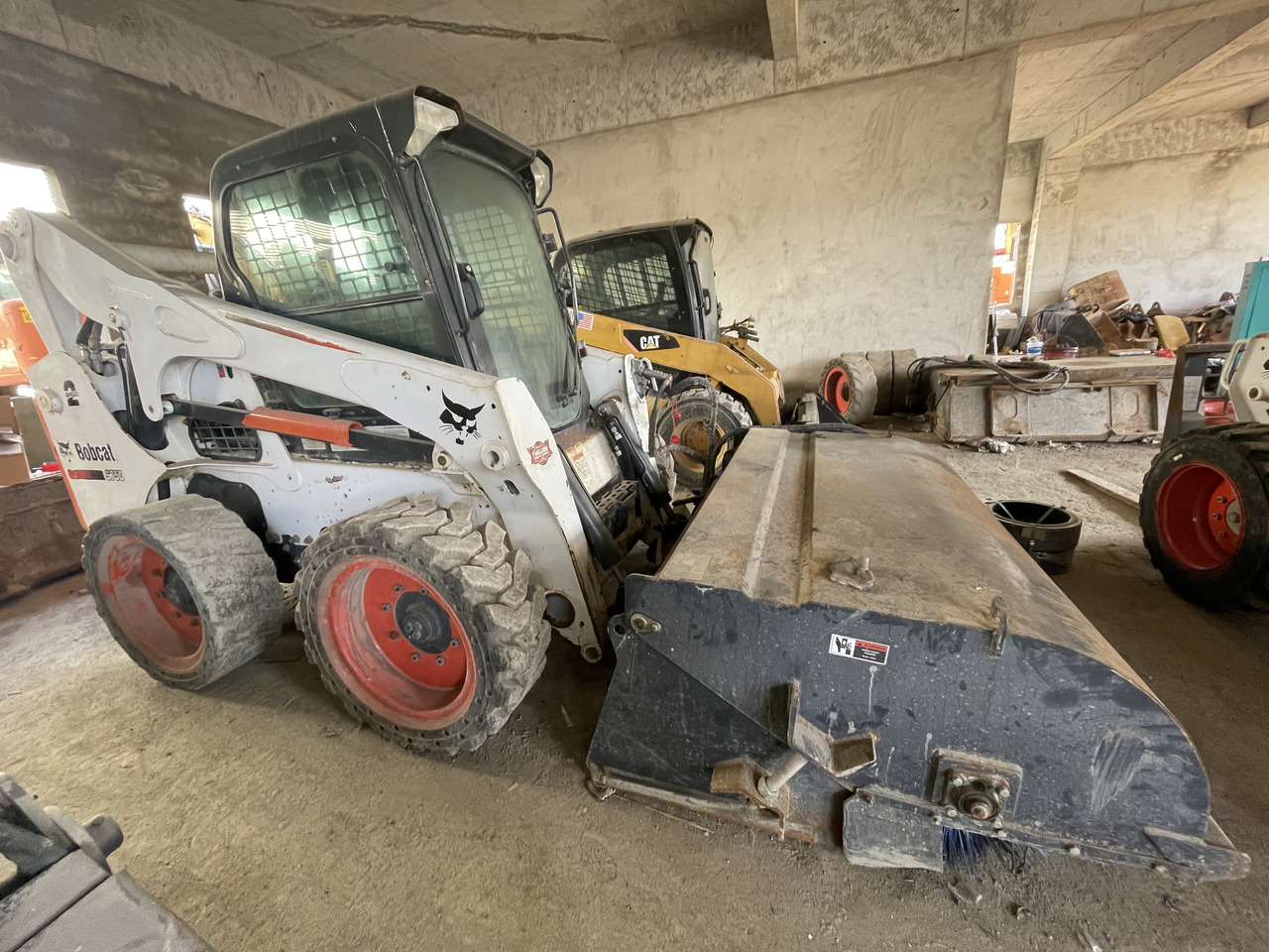 Bobcat S750 - Mini chargeuse: photos 1 Bobcat S750 - Mini chargeuse: photos 1