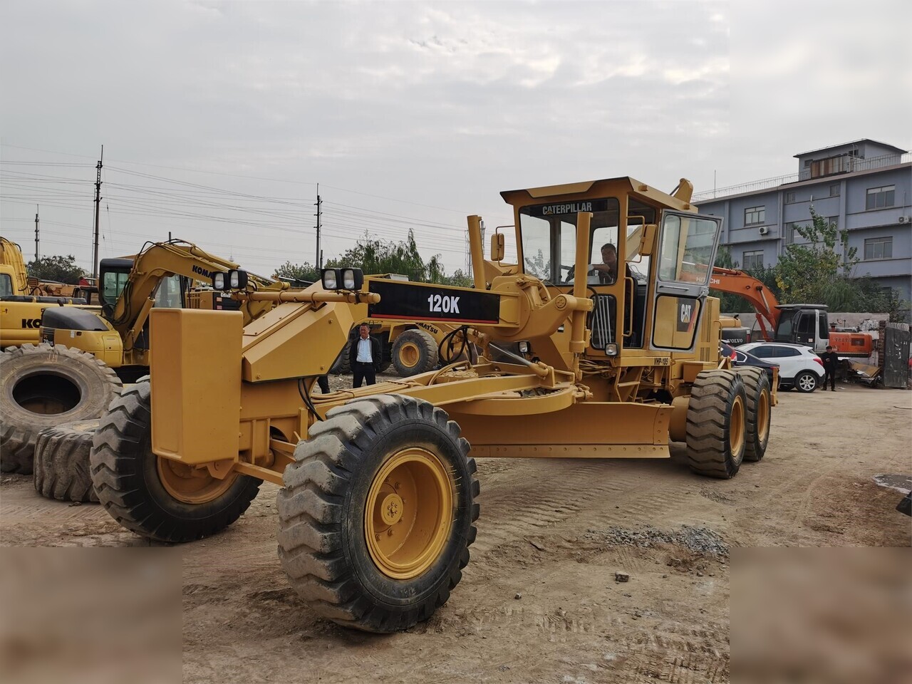 CATERPILLAR 120K - Niveleuse: photos 1 CATERPILLAR 120K - Niveleuse: photos 1
